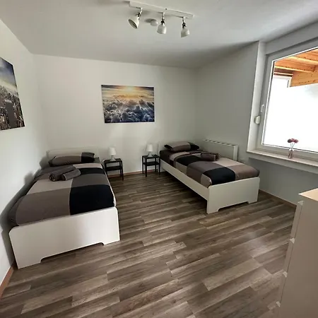 Helle Mit Wintergarten Und Badewanne *