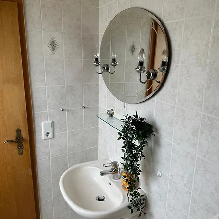Helle Mit Wintergarten Und Badewanne Appartement *